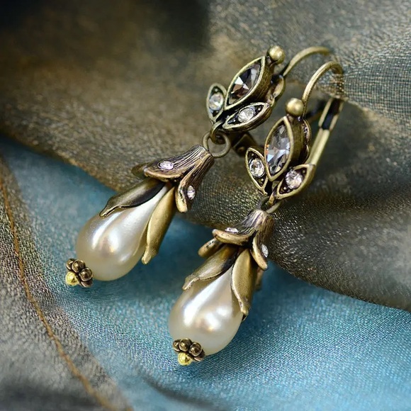 Champagne Gold Pearl Lily Drop Earrings - Picture 5 of 5